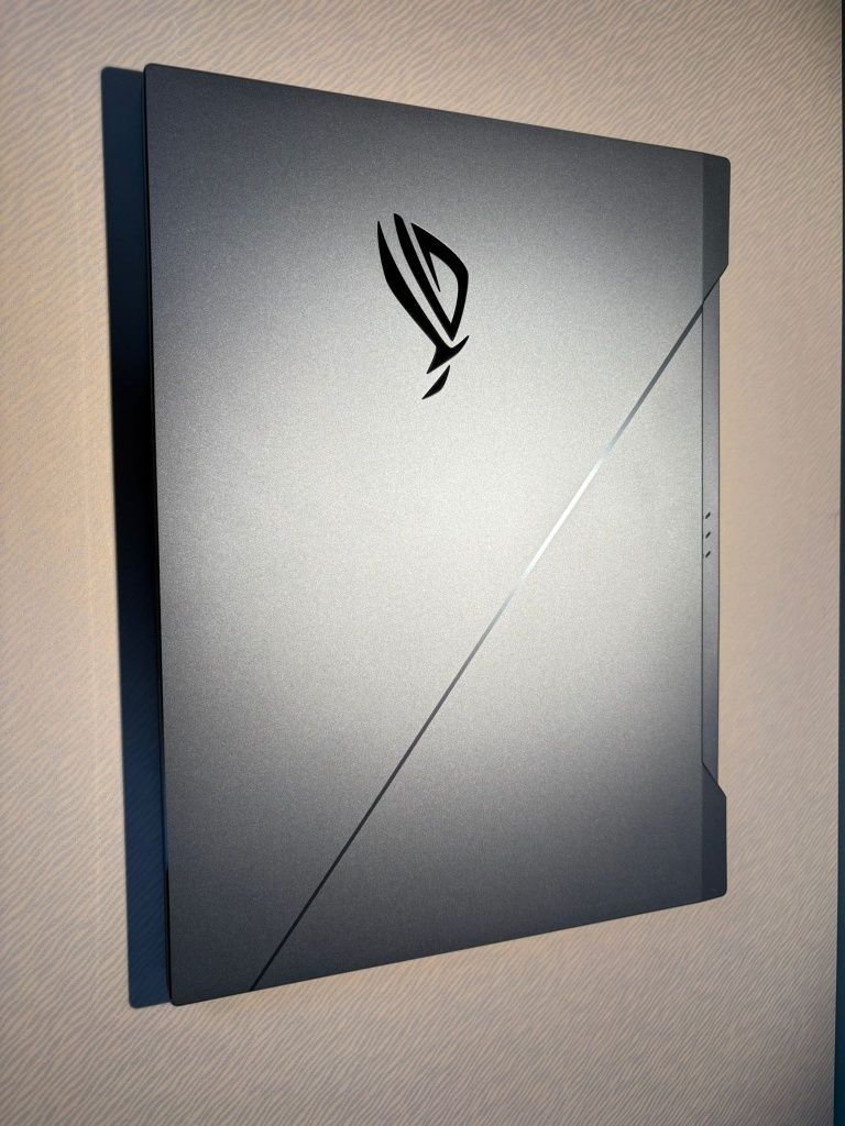 Asus Rog Zephyrus Duo 15 - jak nowy!