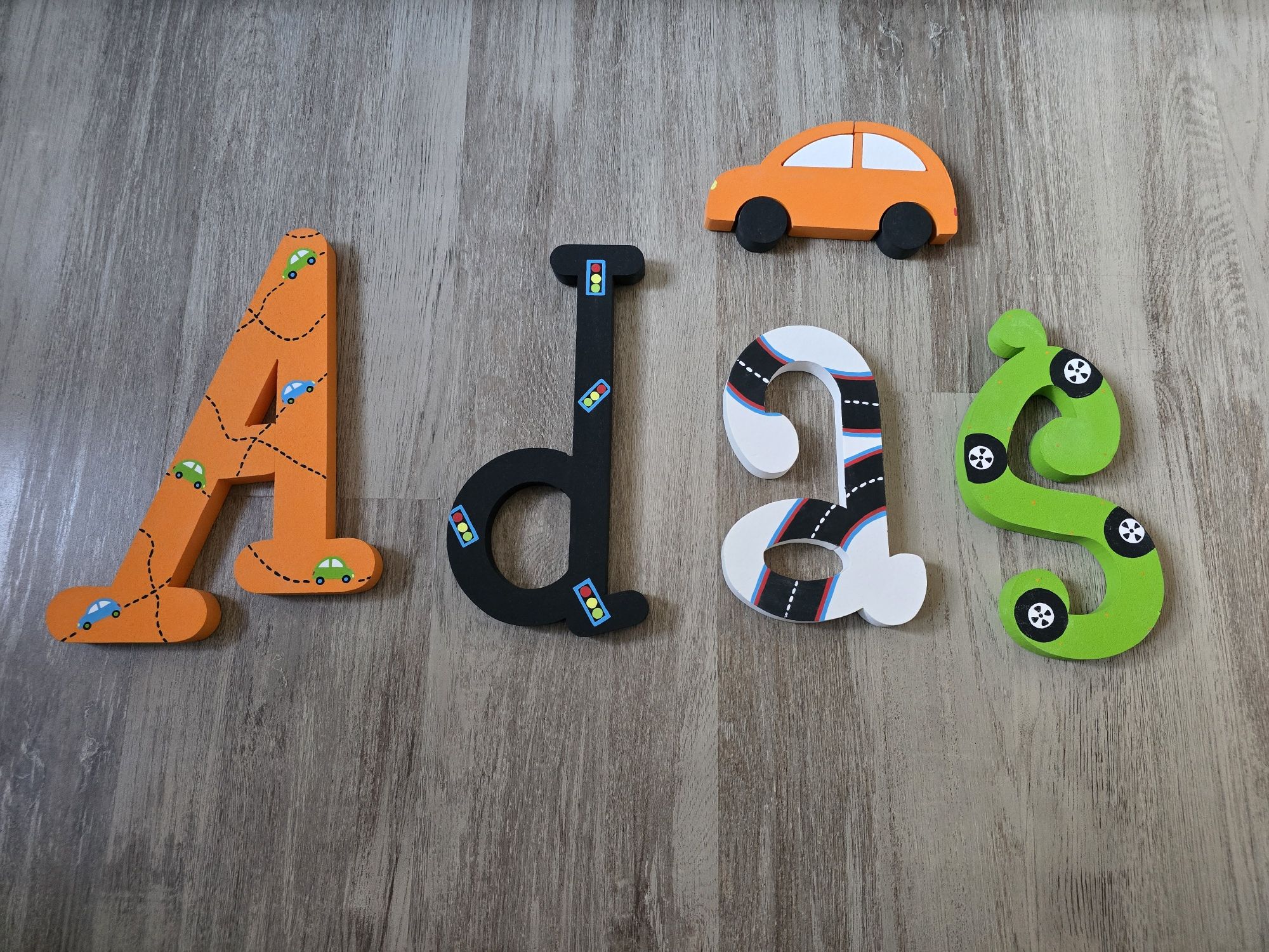Napis na ścianę ADAŚ