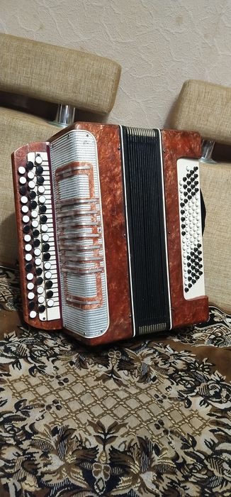 Малий (зменшений) баян Кіровський на 80басів.