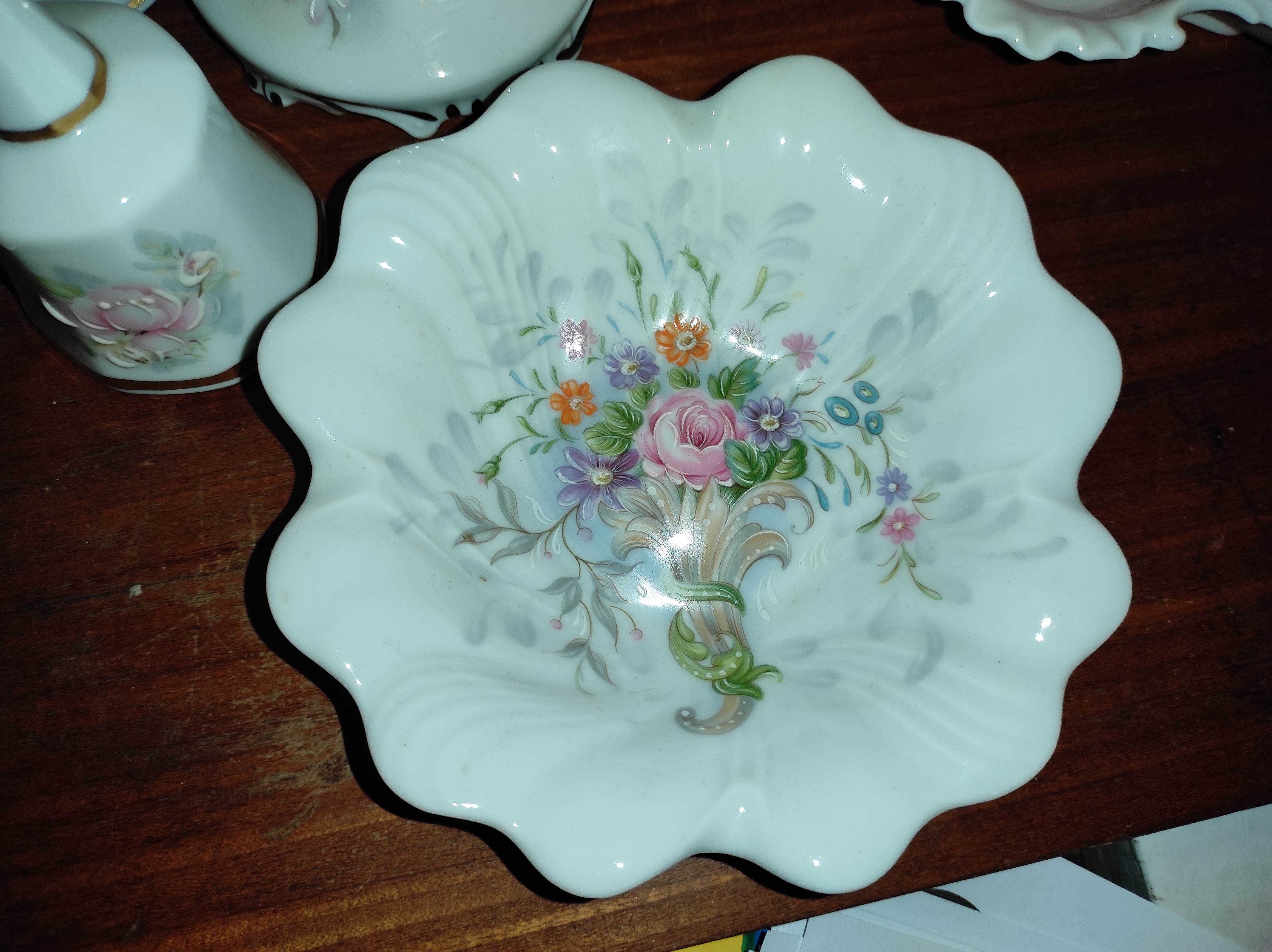 Porcelana Limoges Kabaretka o średnicy 16cm