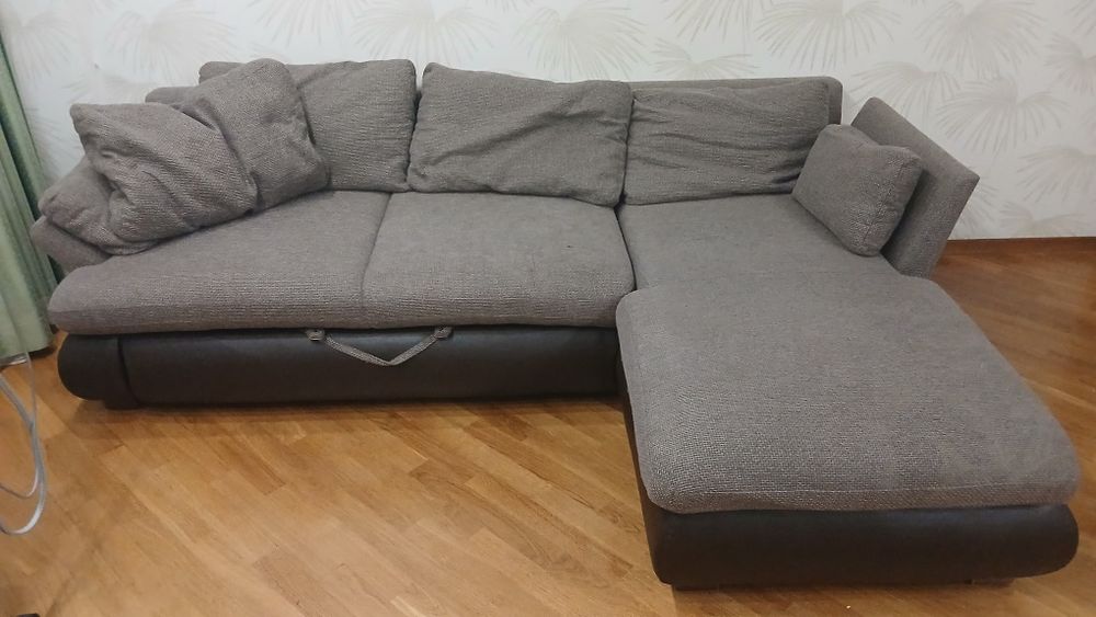 Продам срочно итальянский диван в идеальном состоянии с подушками