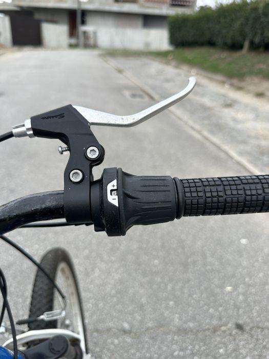 Bicicleta Astro usada, em bom estado