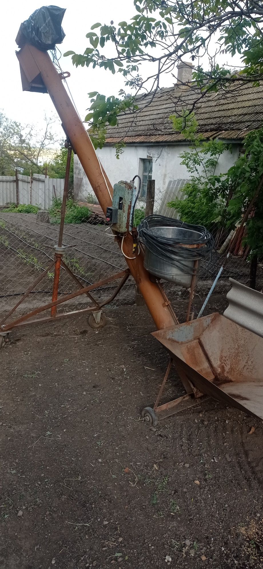 Продам навантажувач -протруйник зерна б/у