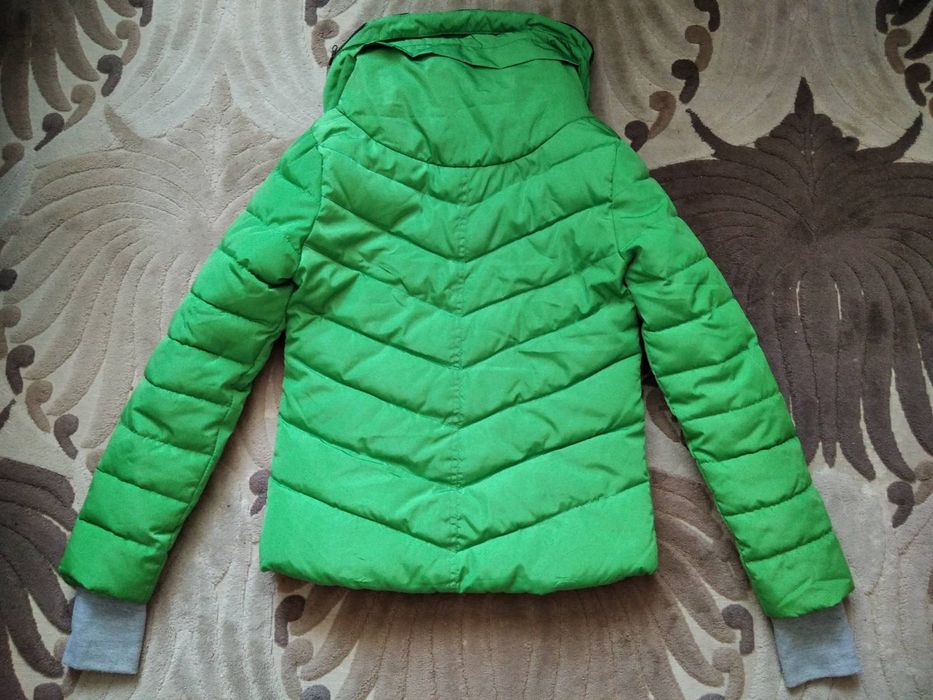 Курточка жіноча нова