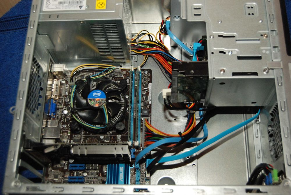 Komputer Asus i5-3470 8/500GB grafika Nvidia GF GT210 1 GB