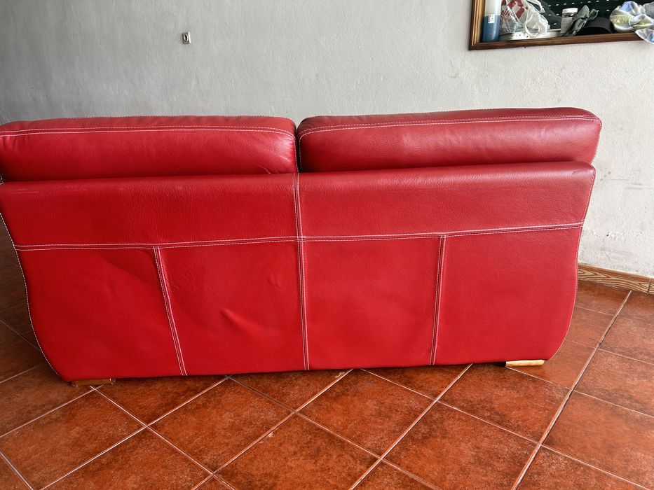 Sofa tres lugares pele