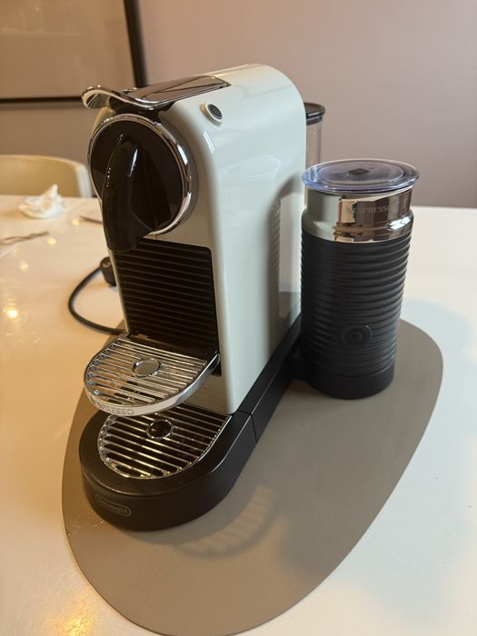 Ekspres Nespresso + kapsułki, oryginalne dodatki