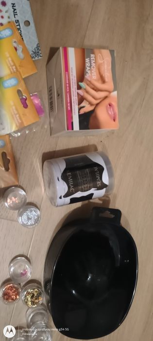 Akcesoria do zdobienia paznokci