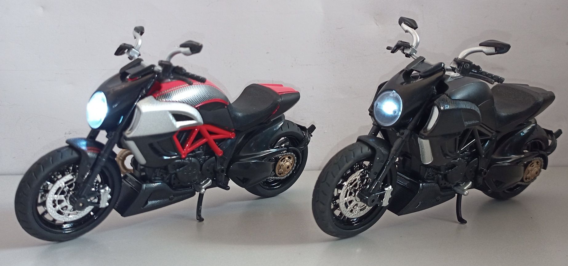 Мотоцикл Ducati Diavel модель 1:12. Звук,свет.