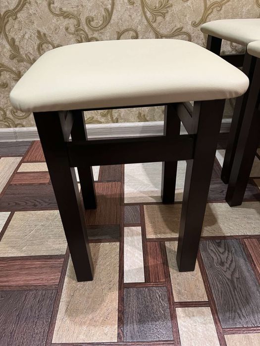 Кухонный стол со стульями