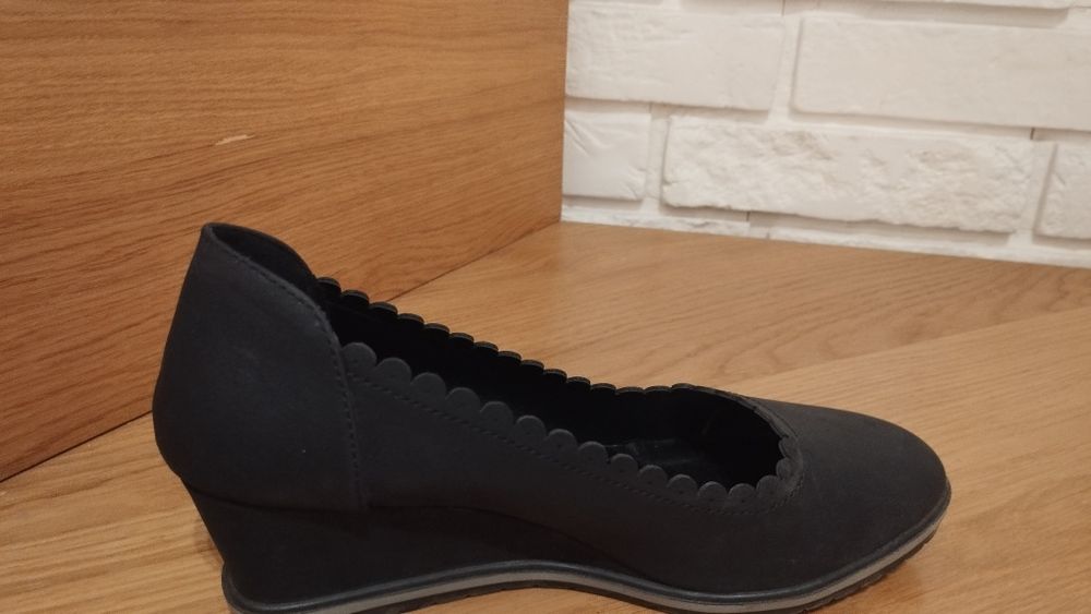 Buty na koturnie roz 37 czarne