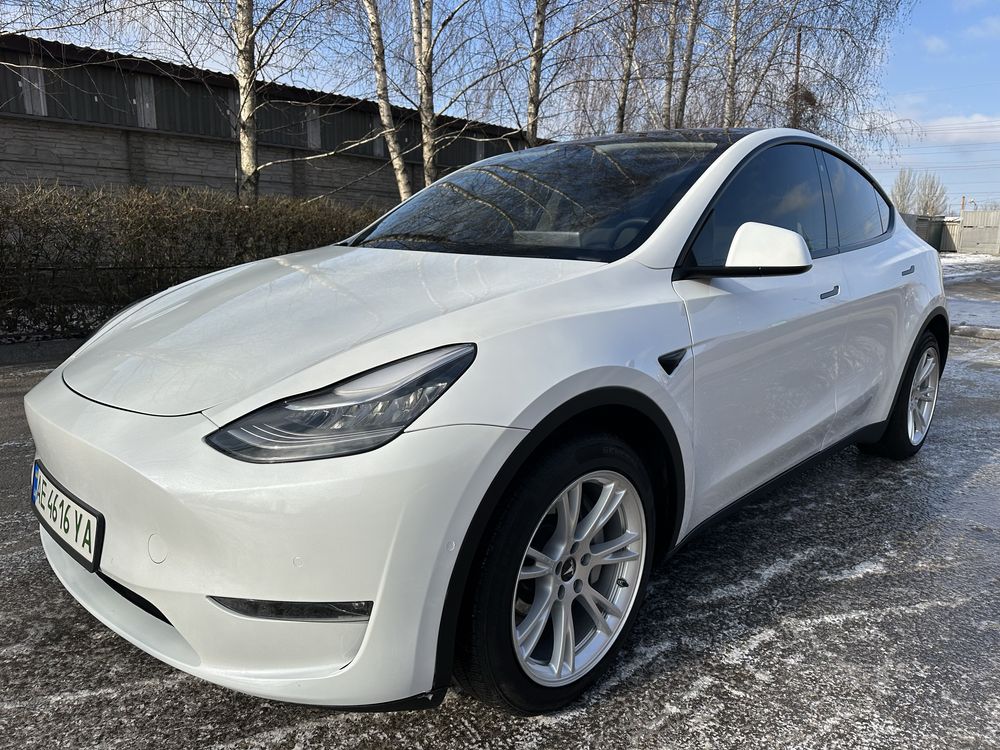 Tesla Mode Y long Range 75