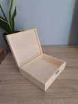 Skrzyneczka drewniana 19 x 16 x 6 cm z zatrzaskiem