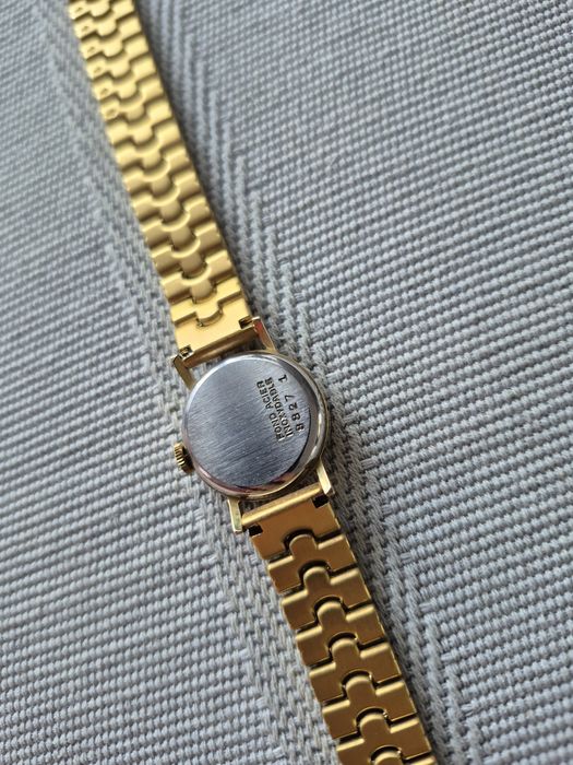 Piekny stary zegarek mechaniczny Cortébert