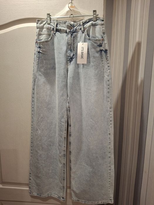 Джинсы  новые женские  широкие 38 размера