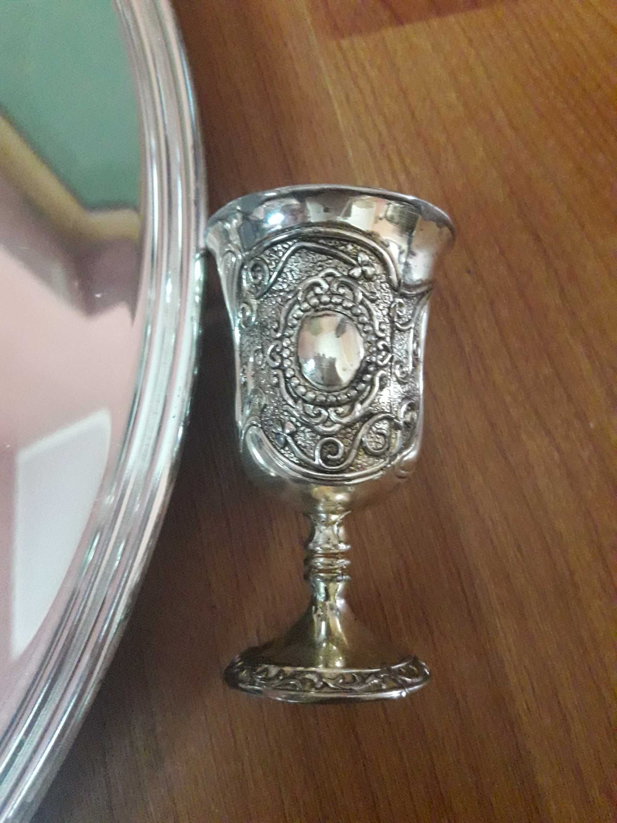 Рюмки з підносом