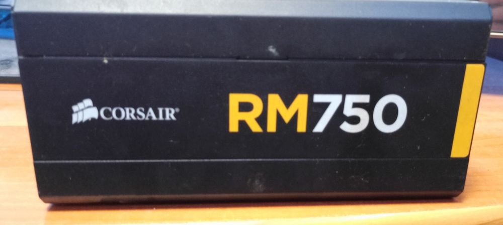 Używany zasilacz do komputera sprawny