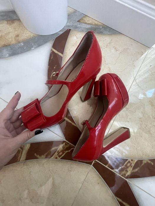 Босоніжки жіночі