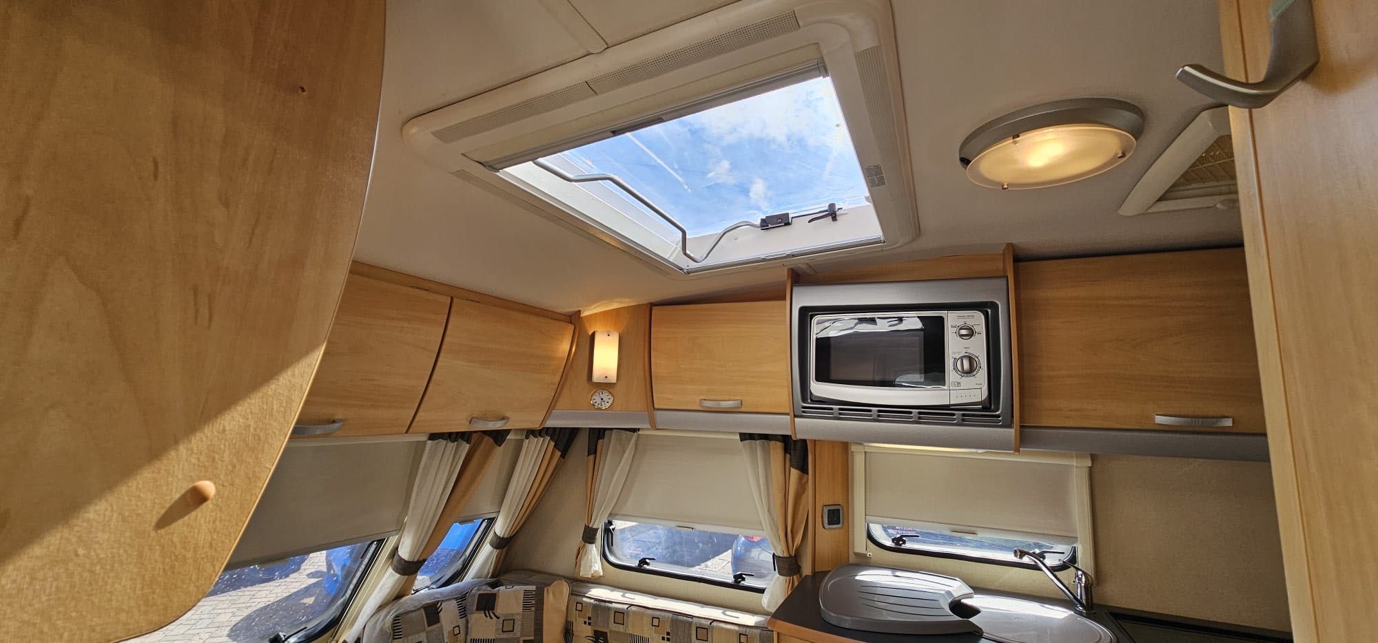 Caravana Sterling Europa 470- Impecável