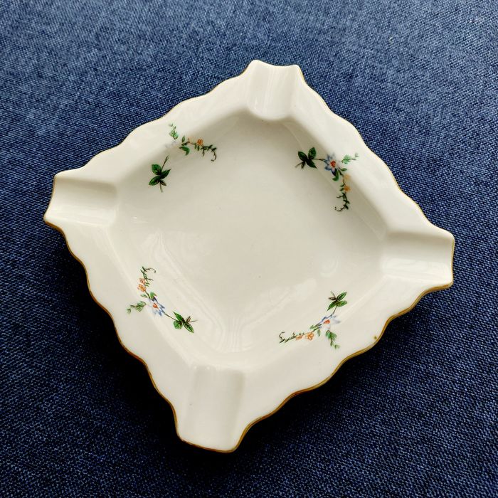Popielniczka porcelanowa 12x12cm "Karolina"