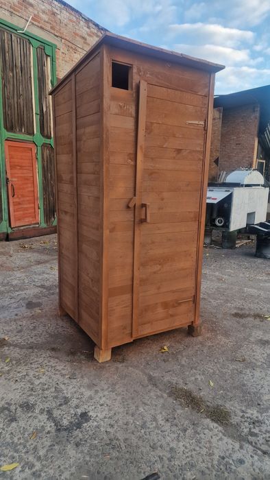 Туалет дерев'яний