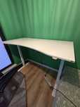 Biurko elektryczne regulowane KINNARPS 180 X 90
