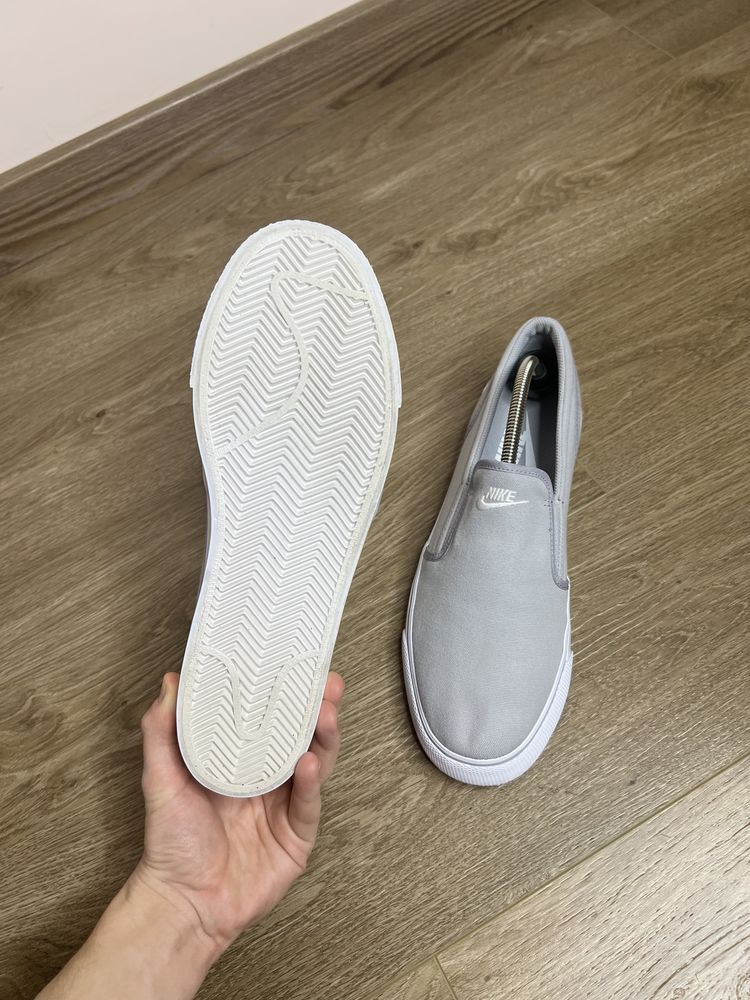 Продам БОМБЕЗНІ чоловічі кросівки Nike Toki Slip On