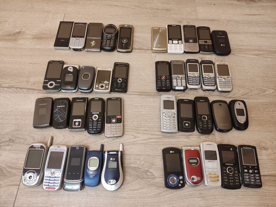 Мегалот мобільні телефони Sony Ericsson, Samsung