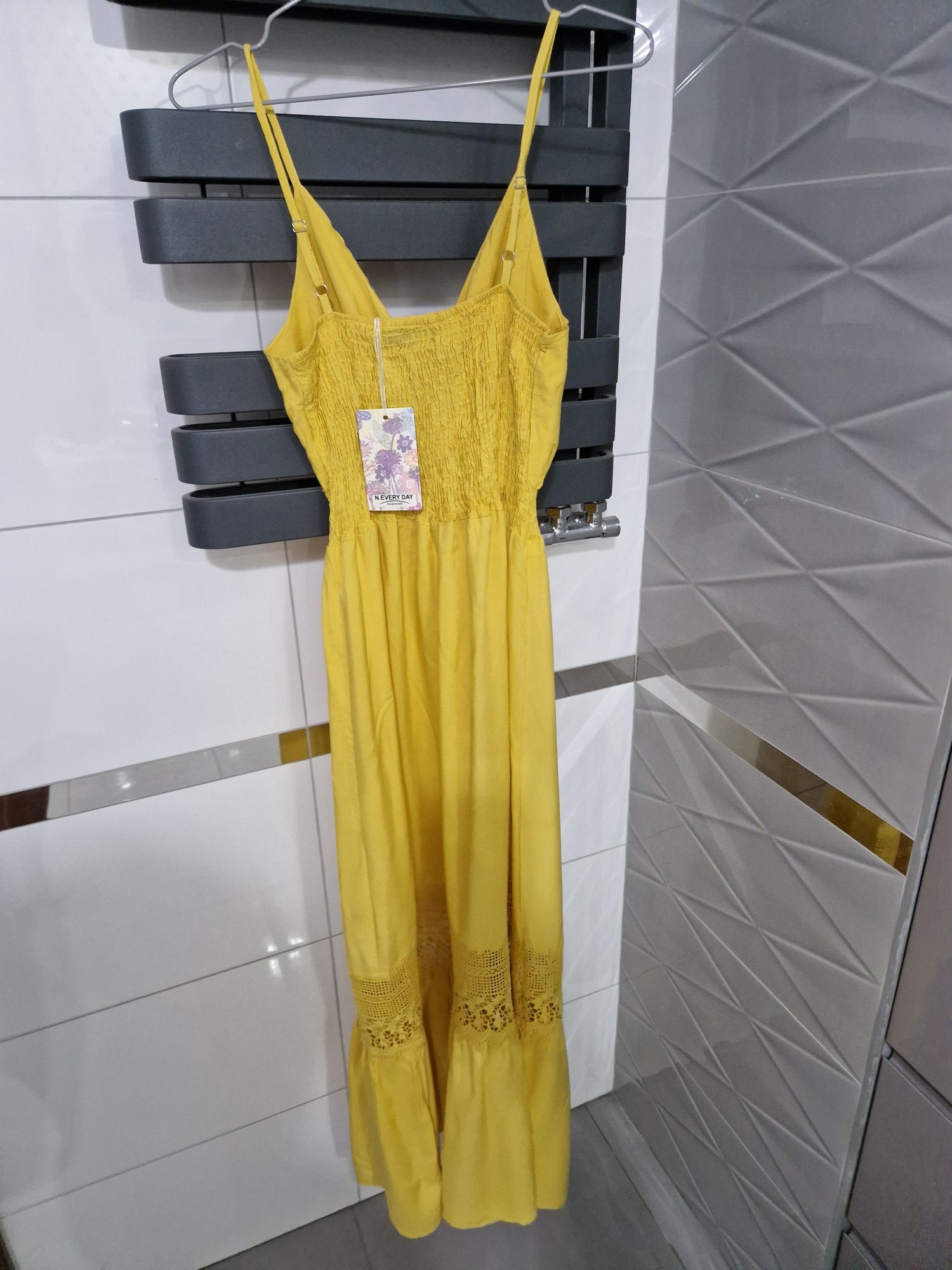 Nowa letnia sukienka maxi z koronką, rozkloszowana L/XL