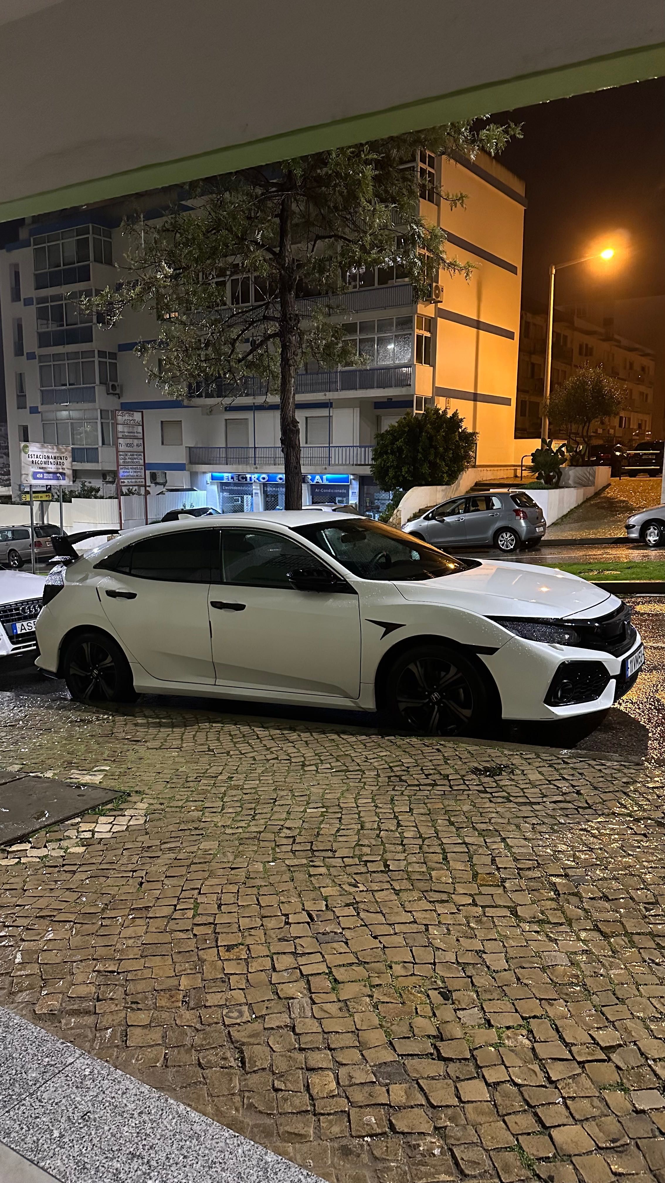 Honda Civic 1.0 V-Tec Sport 2018 com apenas 30.000kms