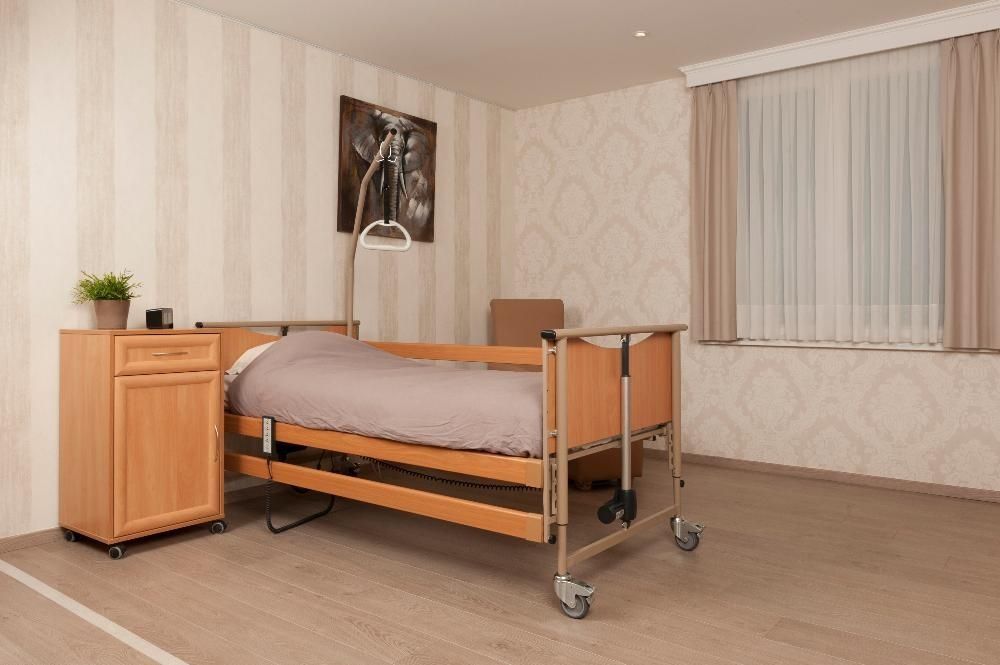 Łóżko rehabilitacyjne, szpitalnie, drewniane wypożyczenie
