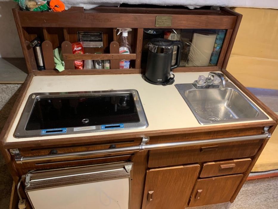 Jacht motorowy kabinowy / Łódź motorowa Glastron Aventure 266 165KM