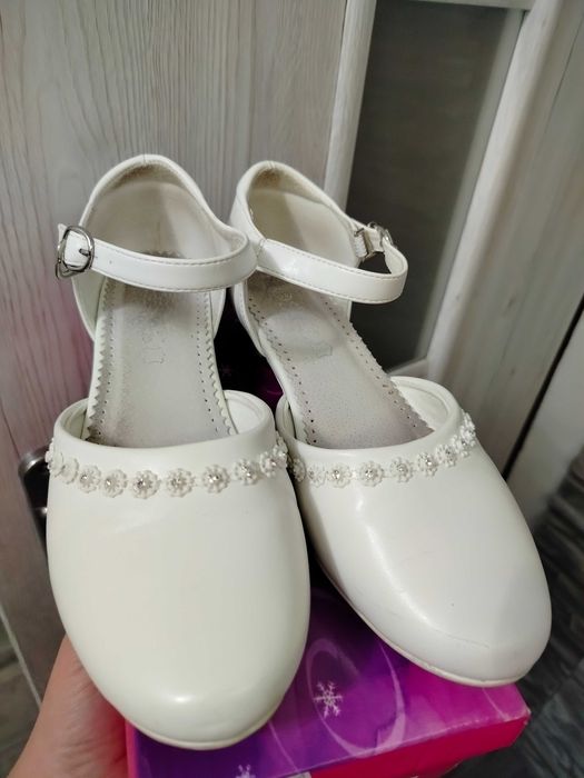 Buty komunijne, białe. Rozmiar 38