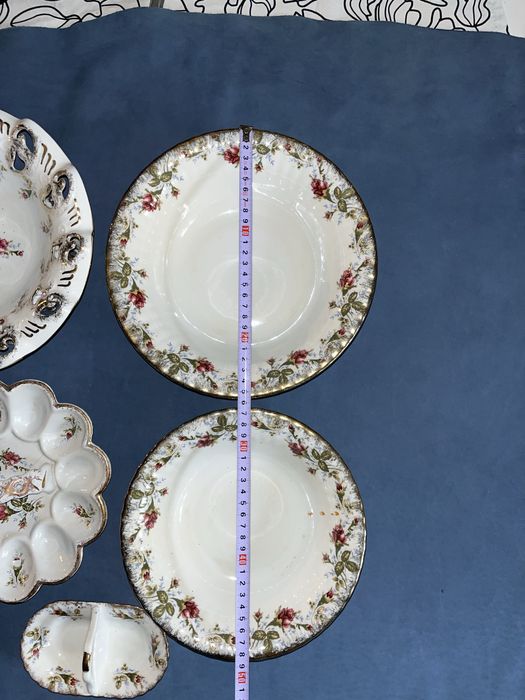 2 talerze 24 cm, 3 talerzyki 19 cm i jeden na 17 cm