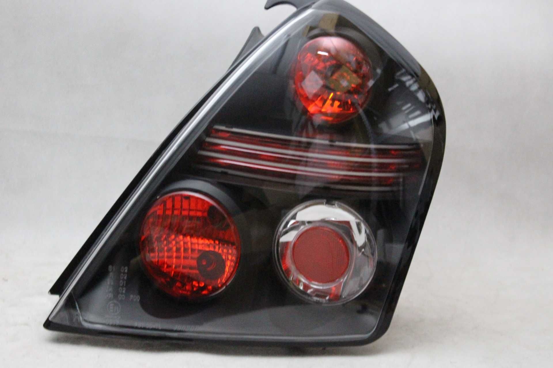 Lampy tył tylne światła FIAT STILO 01-07 3-Drzwiowa Black Smoke NOWE
