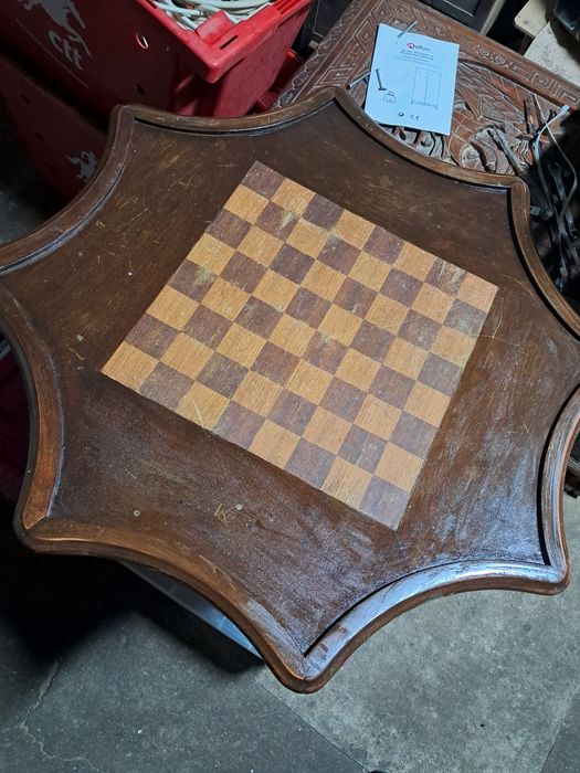 Mesa de jogo em madeira