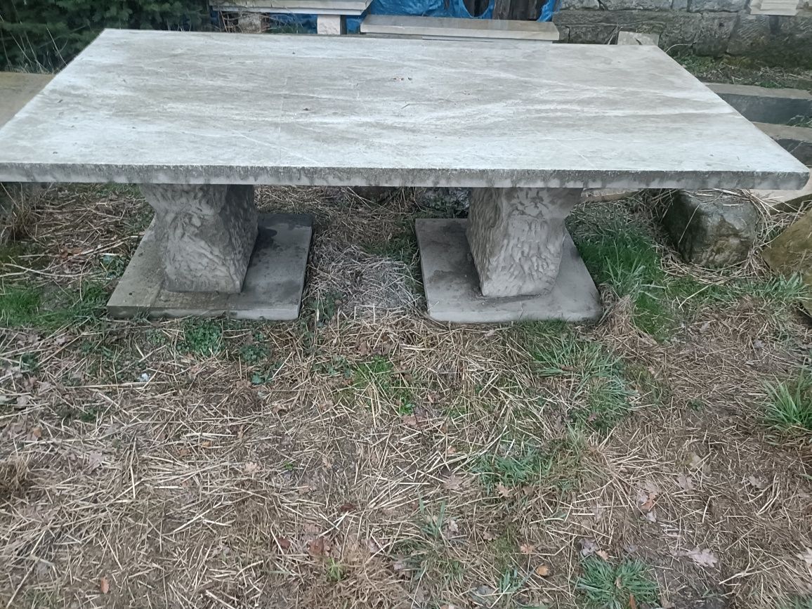 Stół z piaskowca