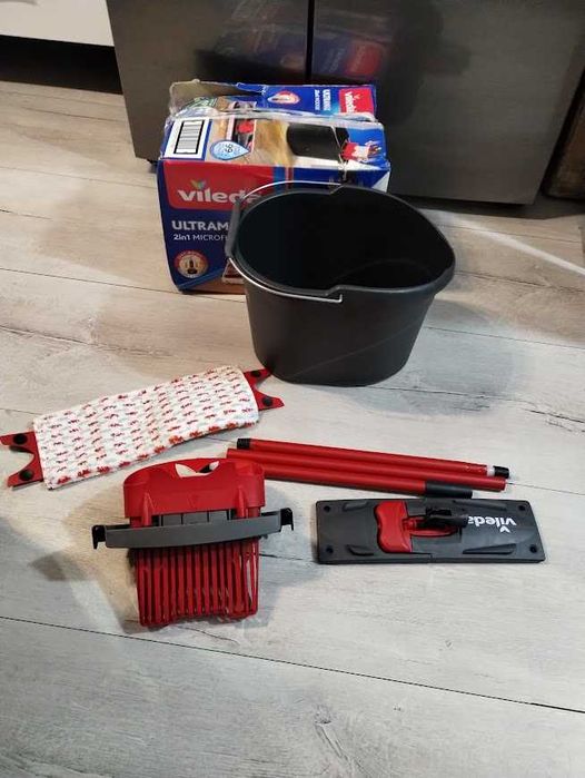 Vileda Zestaw mop płaski z wiadrem i wyciskaczem Ultramax BOX