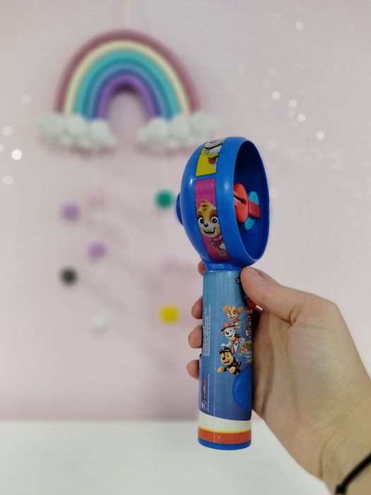 Wiatraczek z hologramem i muzyka psi patrol