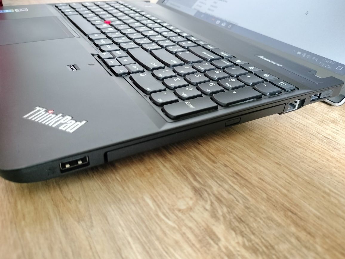 Lenovo Thinkpad E540 15,5 дюйми, Core i5-4200M, 120GB SSD, 8GB DDR3