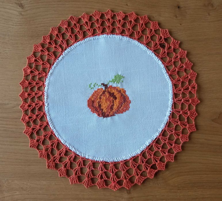 Serwetka z brązową dynią, haft krzyżykowy, ręcznie wykonana , nowa