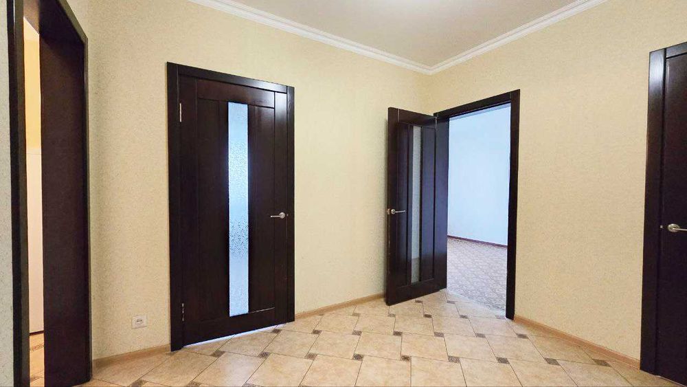 Продається 4-кімнатна квартира на вул. Земська, Сертифікат