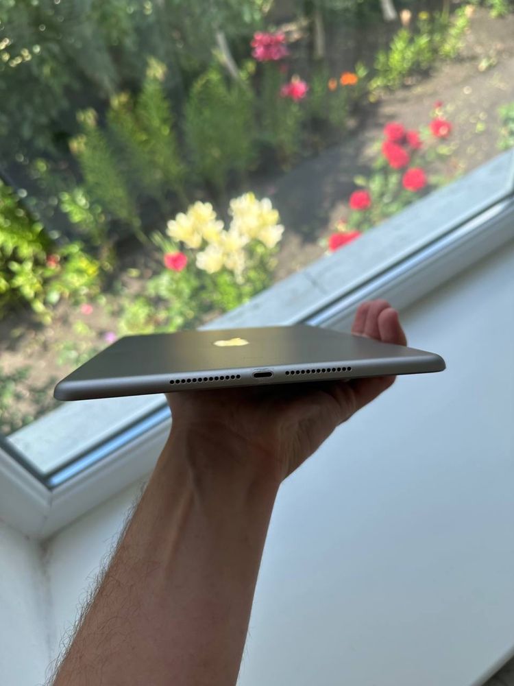 iPad 6 32Gb 2019 Wi-Fi  Планшет  Apple