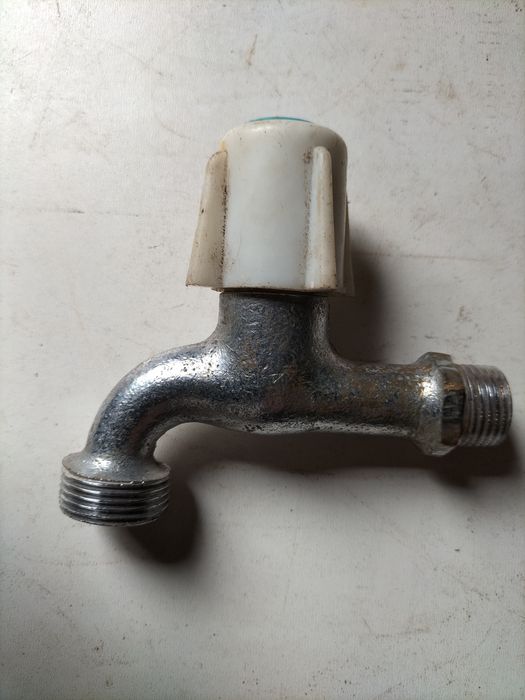 Bateria umywalkowa z PRL