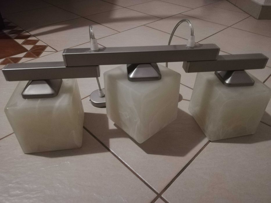 Sprzedam żyrandol w komplecie z kinkietem