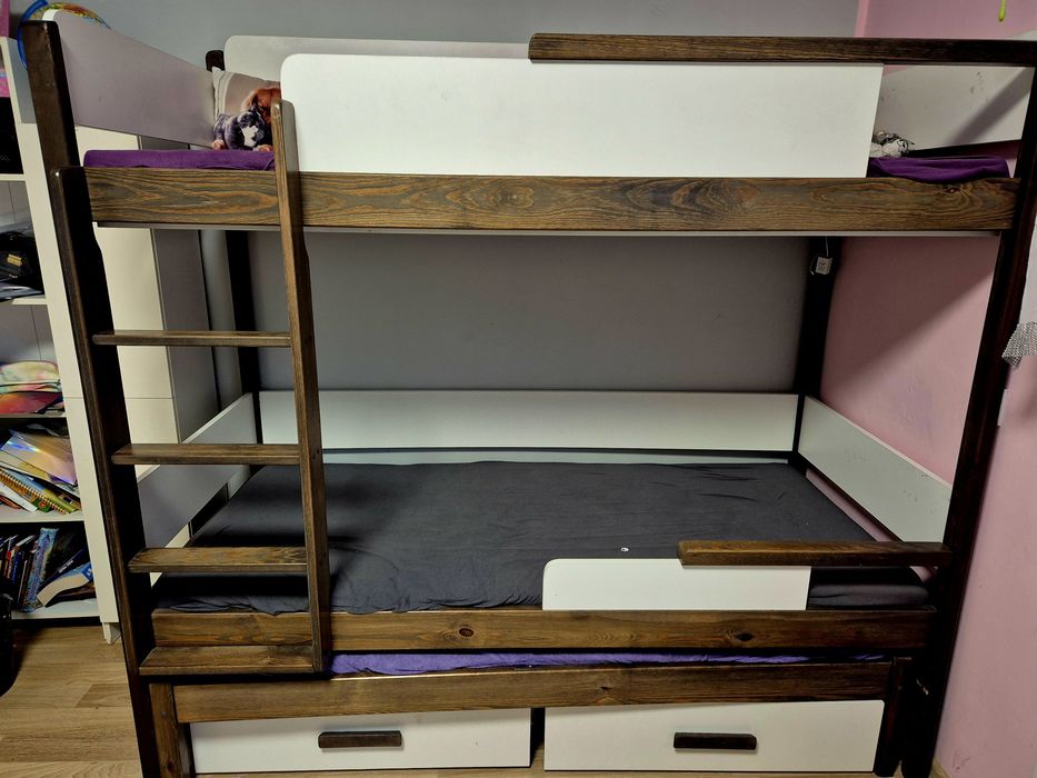 Łóżko pietrowe z szufladami