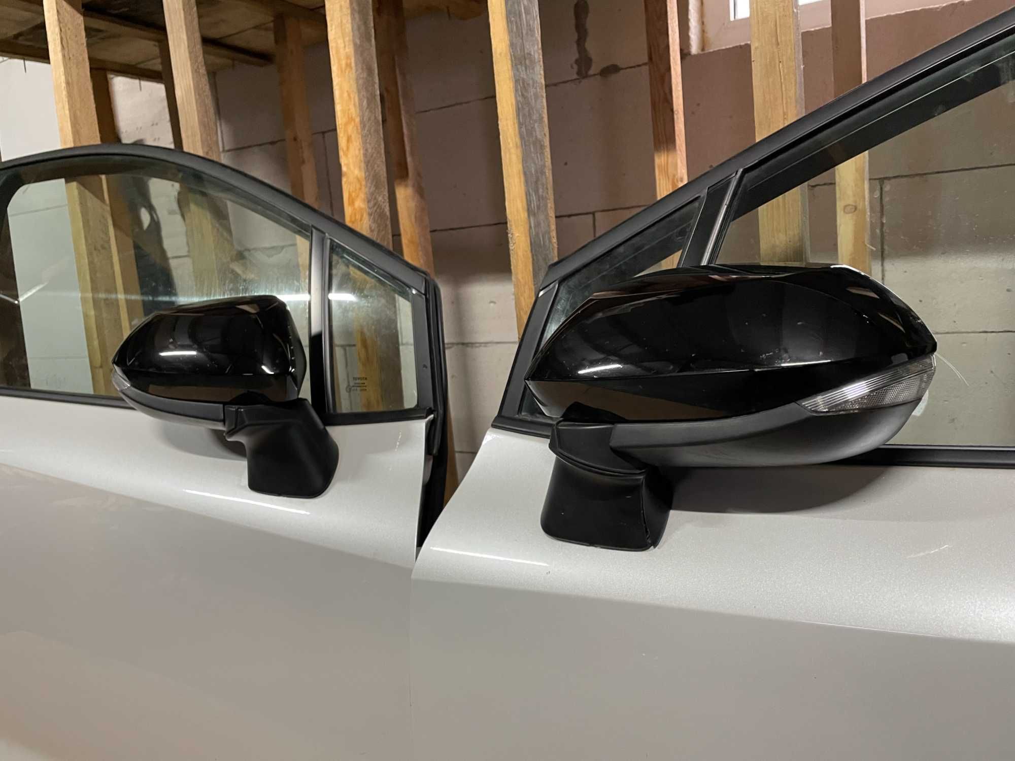 Дзеркало ліве праве Toyota Corolla E21 левое правое зеркало
