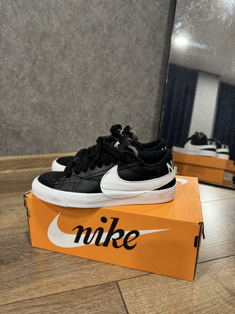 Продаю оригінальні кросівки Nike Blazer Low