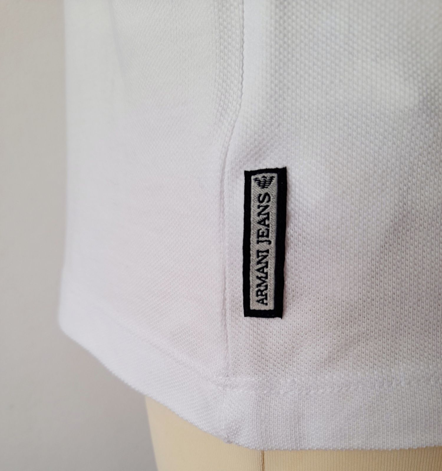 Polo Armani Jeans branco. Como novo. Tamanho S