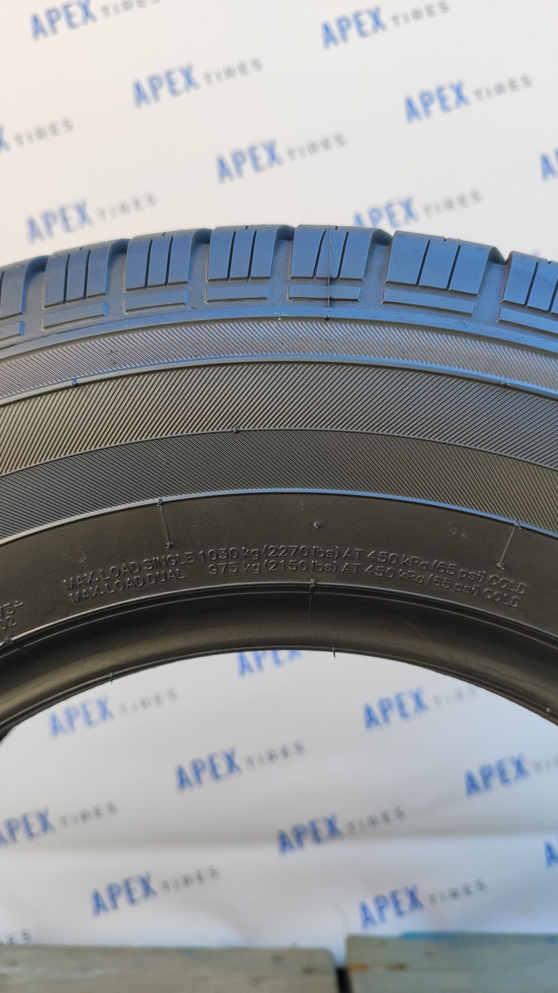 Шина розпаровка Maxxis 215/70 R15C 215*70 15 C  Vansmart MCV 3+